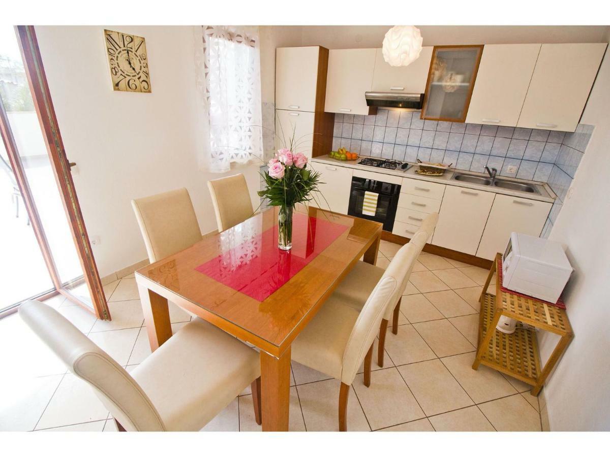 פודסטראנה Apartment Josip מראה חיצוני תמונה