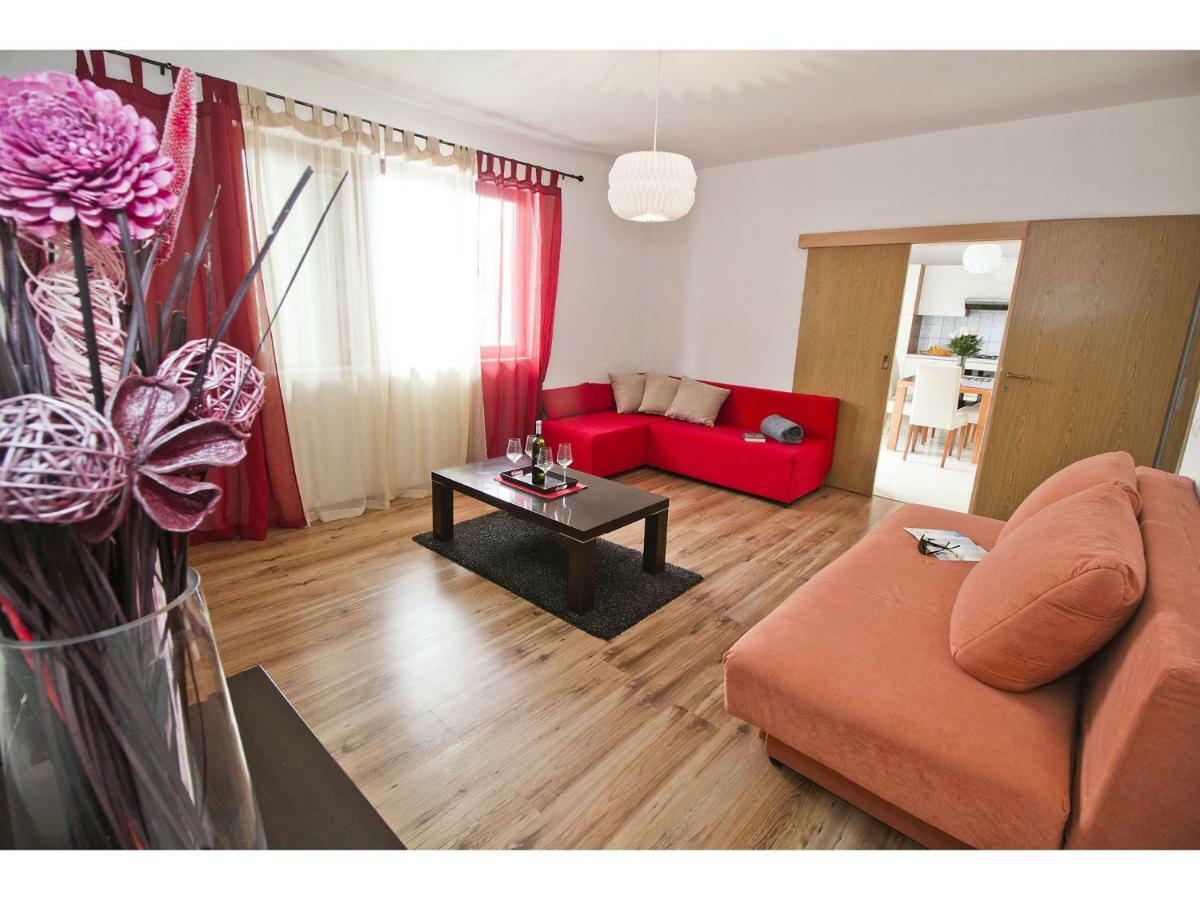 פודסטראנה Apartment Josip מראה חיצוני תמונה