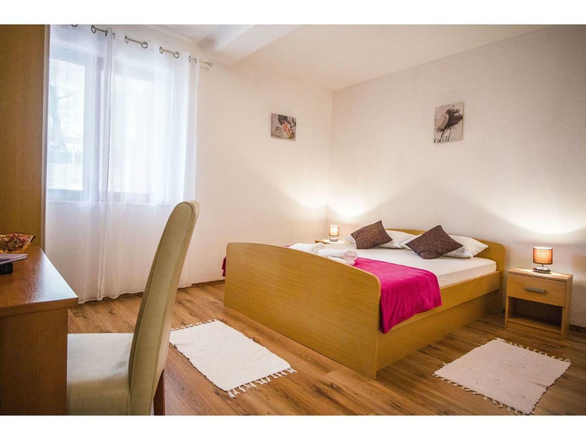 פודסטראנה Apartment Josip מראה חיצוני תמונה
